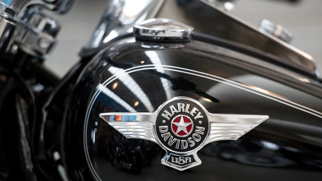 Logo von Harley-Davidson an einem Motorrad. Logo von Harley-Davidson an einem Motorrad.