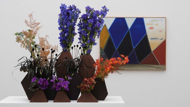 Blumen vor einem Bild Blumen vor einem Bild