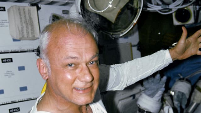 Bruce McCandless n Bord des Spaceshuttle Discovery Bruce McCandless n Bord des Spaceshuttle Discovery