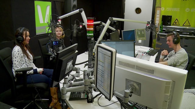 Persönlicher Austausch auf Augenhöhe: Moderator Robin Rehmann (rechts) mit zwei Gästen im Virus-Studio. Persönlicher Austausch auf Augenhöhe: Moderator Robin Rehmann (rechts) mit zwei Gästen im Virus-Studio.