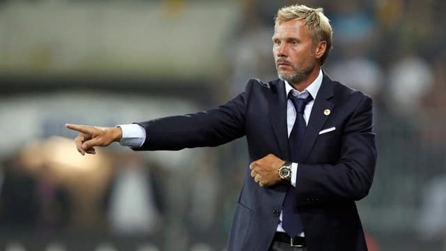 Thorsten Fink gibt Anweisungen. Thorsten Fink gibt Anweisungen.
