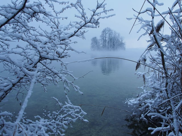 See mit Schnee und Eis