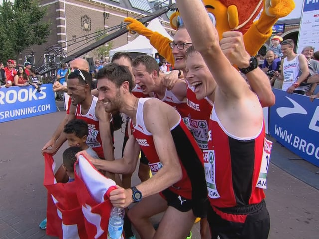 Jubel über Gold im Schweizer Team. Jubel über Gold im Schweizer Team.
