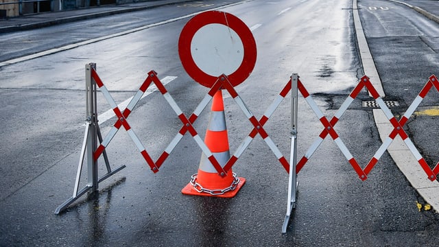 Eine gesperrte Strasse Eine gesperrte Strasse