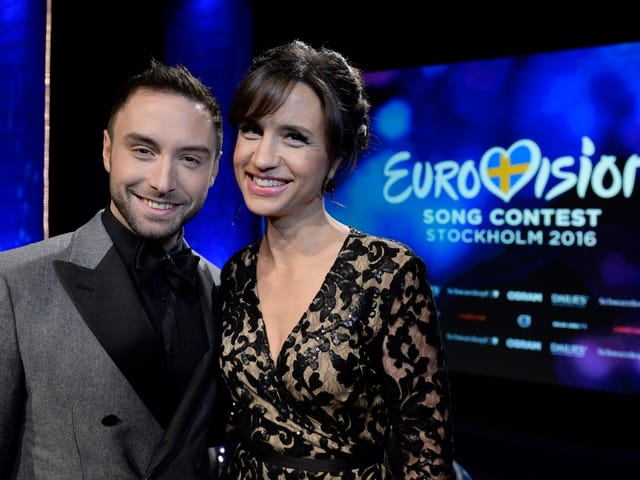 Måns Zelmerlöw und Petra Mede. Måns Zelmerlöw und Petra Mede.