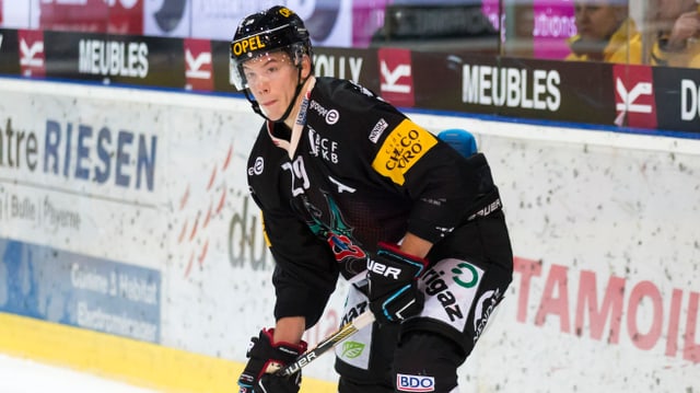 Jérémie Kamerzin auf dem Eis. Jérémie Kamerzin auf dem Eis.