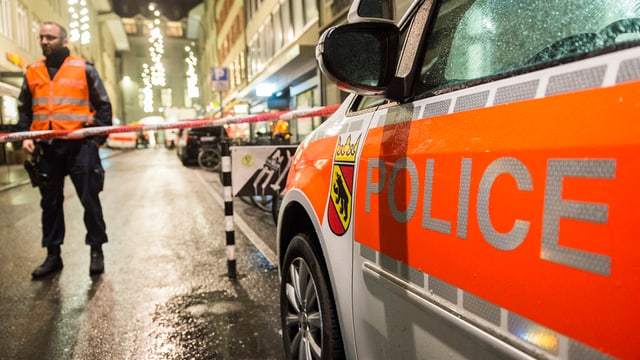 Polizist und Auto Polizist und Auto