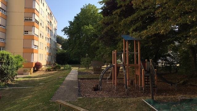 Spielplatz mit vielen Bäumen. Spielplatz mit vielen Bäumen.