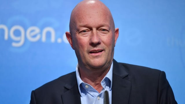 Bleibt, bis Ersatz gefunden ist, Regierungschef von Thüringen: Thomas Kemmerich (FDP). Bleibt, bis Ersatz gefunden ist, Regierungschef von Thüringen: Thomas Kemmerich (FDP).