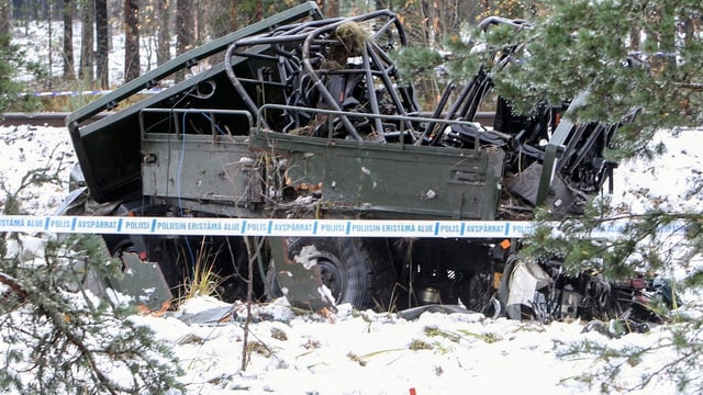 Das Wrack des Militärfahrzeuges in Finnland. Das Wrack des Militärfahrzeuges in Finnland.