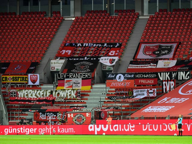 Leverkusner Tribüne.