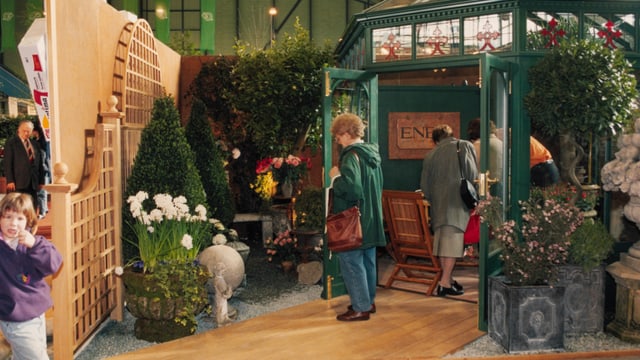Ein Pavillon, Eine Trennwand, Blumen in Töpfen Ein Pavillon, Eine Trennwand, Blumen in Töpfen