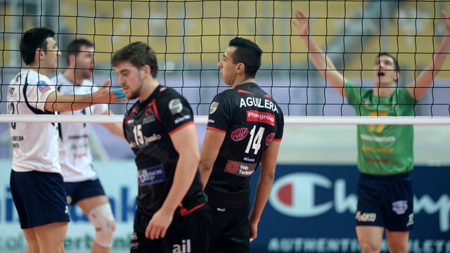 Die Spieler von Lugano sind nach einer weiteren CL-Niederlage enttäuscht Die Spieler von Lugano sind nach einer weiteren CL-Niederlage enttäuscht