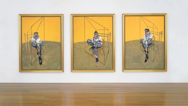 Die drei Gemälde von Francis Bacon ausgestellt im Auktionshaus. Es zeigt den sitzenden Freud vor gelbem Hintergrund aus drei unterschiedlichen Perspektiven. Die drei Gemälde von Francis Bacon ausgestellt im Auktionshaus. Es zeigt den sitzenden Freud vor gelbem Hintergrund aus drei unterschiedlichen Perspektiven.