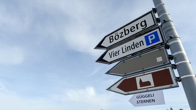 Wegweiser nach Börzberg. Wegweiser nach Börzberg.