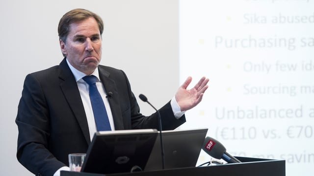 Jan Jenisch an einem Rednerpult Jan Jenisch an einem Rednerpult
