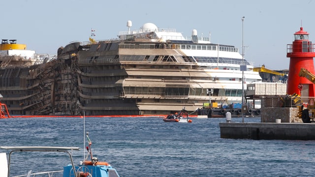 Wrack der Costa Concordia. Wrack der Costa Concordia.