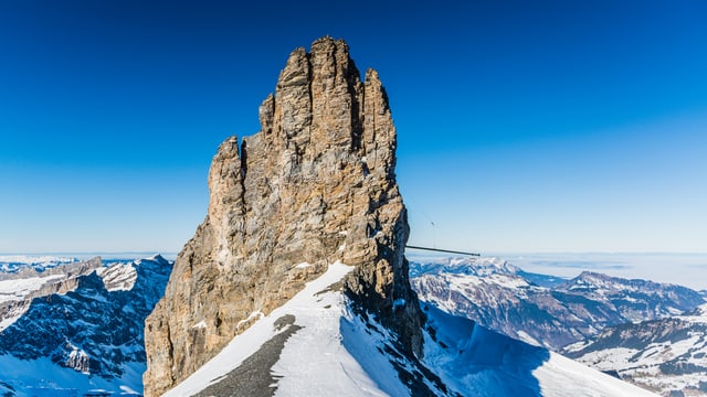 Das Rotstöckli (2901 Meter) ist der höchste Gipfel im Kanton Nidwalden und steht mitten auf dem Titlis- Gletscher. Das Rotstöckli (2901 Meter) ist der höchste Gipfel im Kanton Nidwalden und steht mitten auf dem Titlis- Gletscher.
