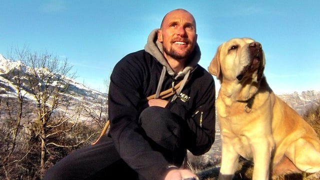 Marco Büchel mit seinem Hund Jesper. Marco Büchel mit seinem Hund Jesper.