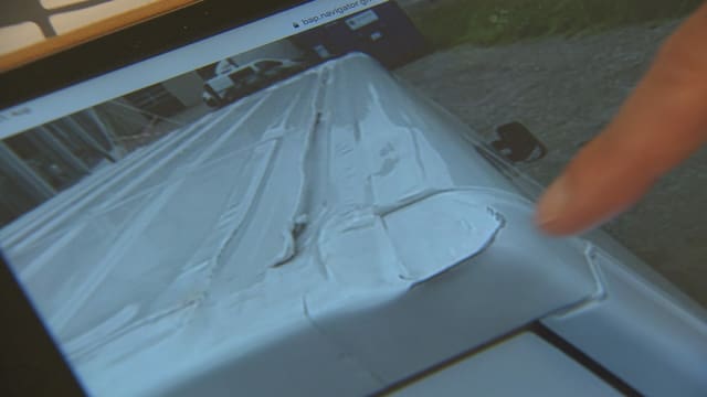 Verbeultes Fahrzeugdach Verbeultes Fahrzeugdach