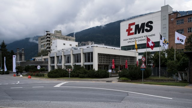 Die Ems-Chemie konnte 2017 Umsatz und Gewinn steigern. Die Ems-Chemie konnte 2017 Umsatz und Gewinn steigern.