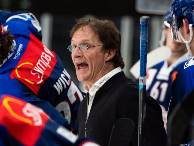 Arno Del Curto an der Bande bei den ZSC Lions. Arno Del Curto an der Bande bei den ZSC Lions.