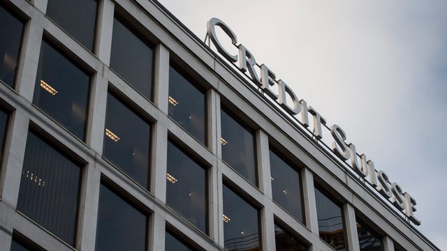 Gebäude mit CS-Logo. Gebäude mit CS-Logo.