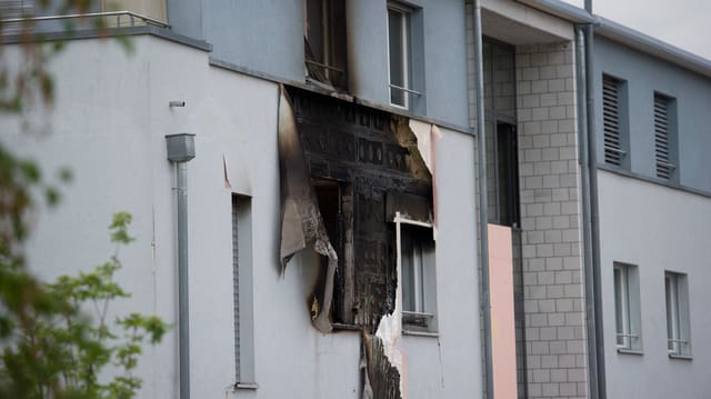 Ein verbranntes Fenster. Ein verbranntes Fenster.