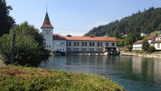 Wasserkraftwerk an der Aare bei Aarau Wasserkraftwerk an der Aare bei Aarau