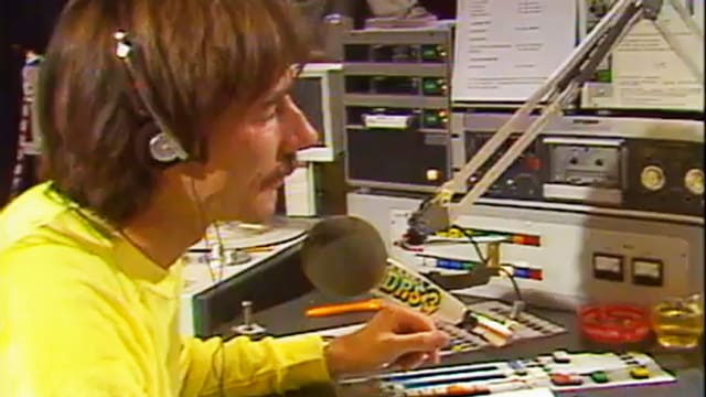 Der erste DRS 3 Chef Peter Bühler moderierte den Kick-Off am 1.11.1983. Der erste DRS 3 Chef Peter Bühler moderierte den Kick-Off am 1.11.1983.