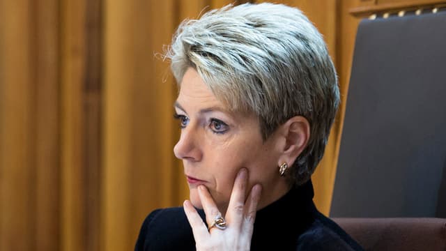 Karin Keller-Sutter auf dem Stuhl der Ständeratspräsidentin Karin Keller-Sutter auf dem Stuhl der Ständeratspräsidentin