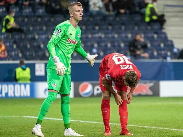 Philipp Köhn steht fokussiert im Tor. Philipp Köhn steht fokussiert im Tor.