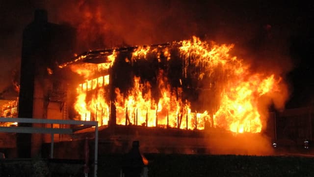 Grossbrand einer Holzbaufirma Grossbrand einer Holzbaufirma