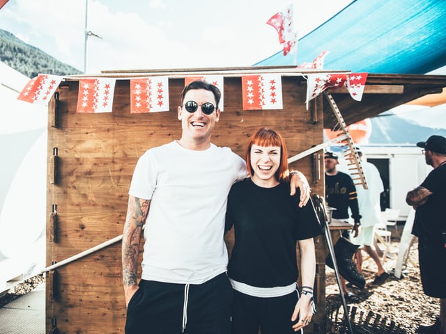 Rika Brune mit Parkway-Drive-Sänger Winston McCall