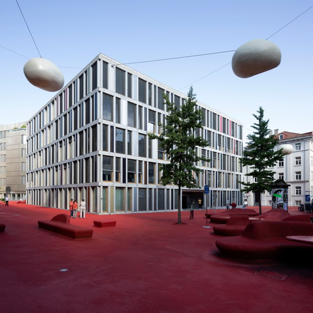Der Raiffeisenplatz in St. Gallen. Der Raiffeisenplatz in St. Gallen.