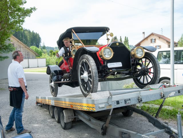 Oldtimer auf Anhänger