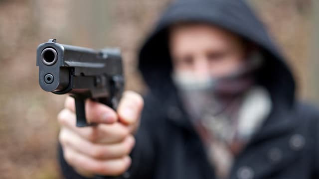 Überfall mit Waffe Überfall mit Waffe