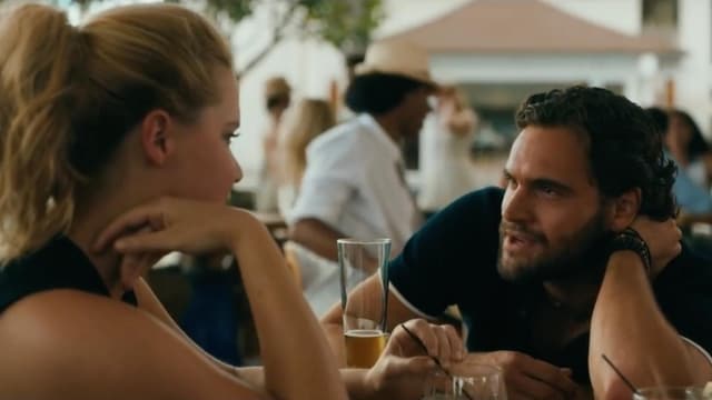 James und Emily am Tisch James und Emily am Tisch