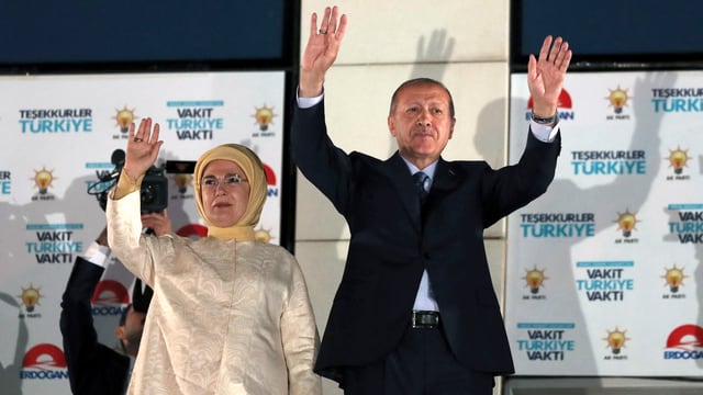 Erdogan und Ehefrau Emine Erdogan und Ehefrau Emine