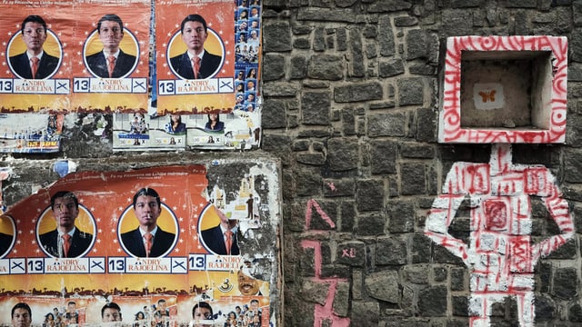 Wahlplakate in Antanarivo, Madagaskar. Wahlplakate in Antanarivo, Madagaskar.