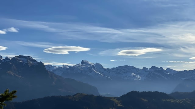 Lenticulariswolken über den Alpen. Lenticulariswolken über den Alpen.