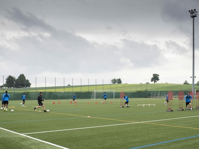 Die Grasshoppers bei ihrem 1. Training auf dem GC-Campus. Die Grasshoppers bei ihrem 1. Training auf dem GC-Campus.