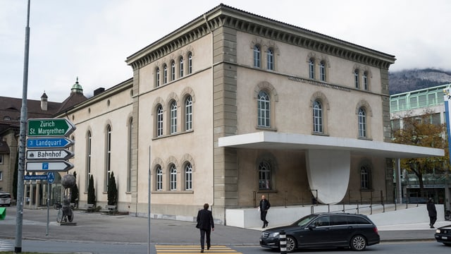 Blick auf das Gebäude von Aussen. Blick auf das Gebäude von Aussen.