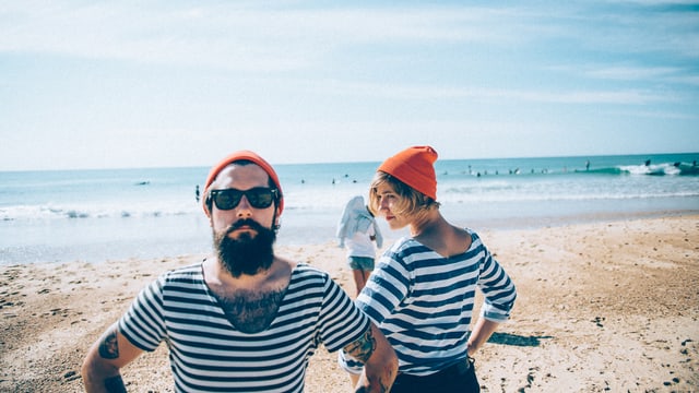 Komisch Rumstehen am Strand, können sie. Komisch Rumstehen am Strand, können sie.
