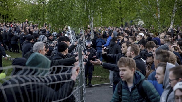 Demonstranten und Polizei. Demonstranten und Polizei.