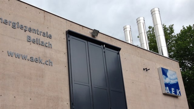 Energiezentrale Bellach mit AEK-Logo Energiezentrale Bellach mit AEK-Logo
