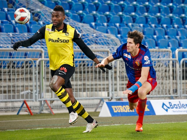 YB-Spieler Jean-Pierre Nsame lässt Basels Timm Klose stehen. YB-Spieler Jean-Pierre Nsame lässt Basels Timm Klose stehen.