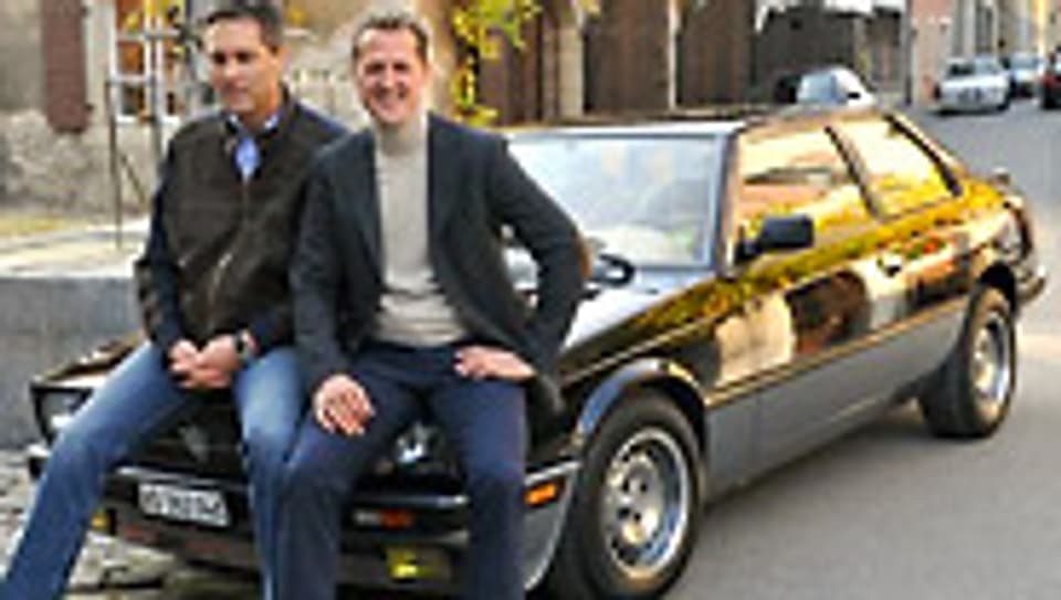 Michael Schumacher mit dem versteigerten Maserati.