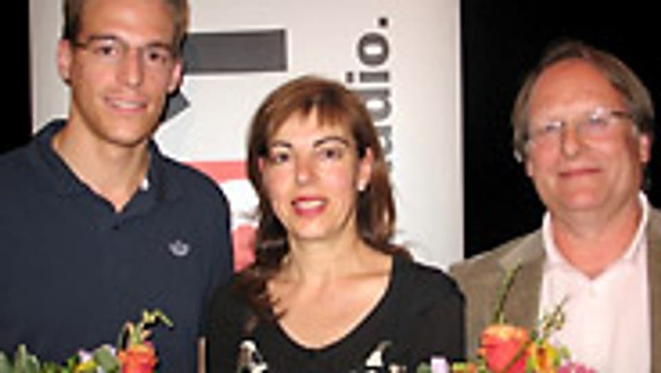 Esther Schneider mit Marcel Fischer (l.) und Dietrich Grönemeyer.