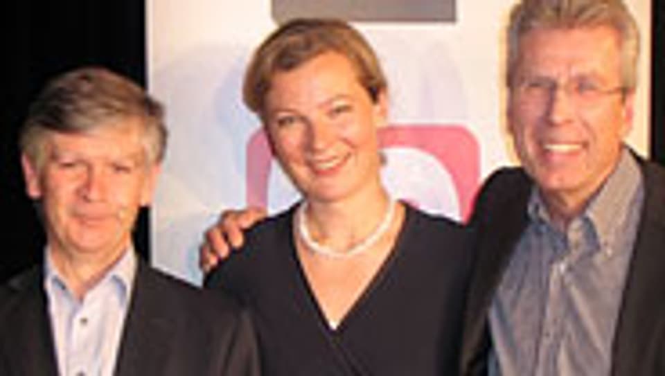 Karin Frei mit den beiden Walter Kälins, dem Völkerrechtler links und dem Radioprofi rechts.
